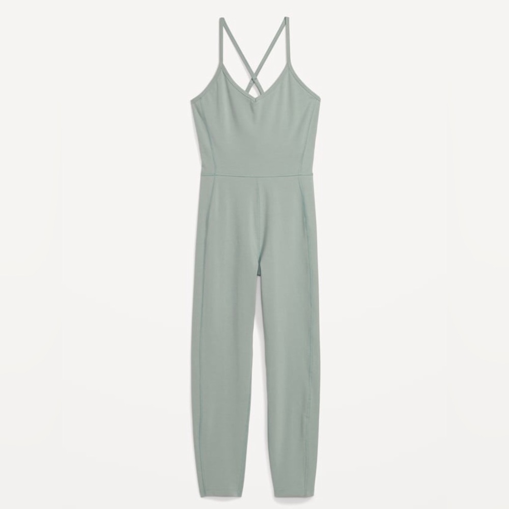 M petite old Navy power chill 7/8 length cami jumpsuit